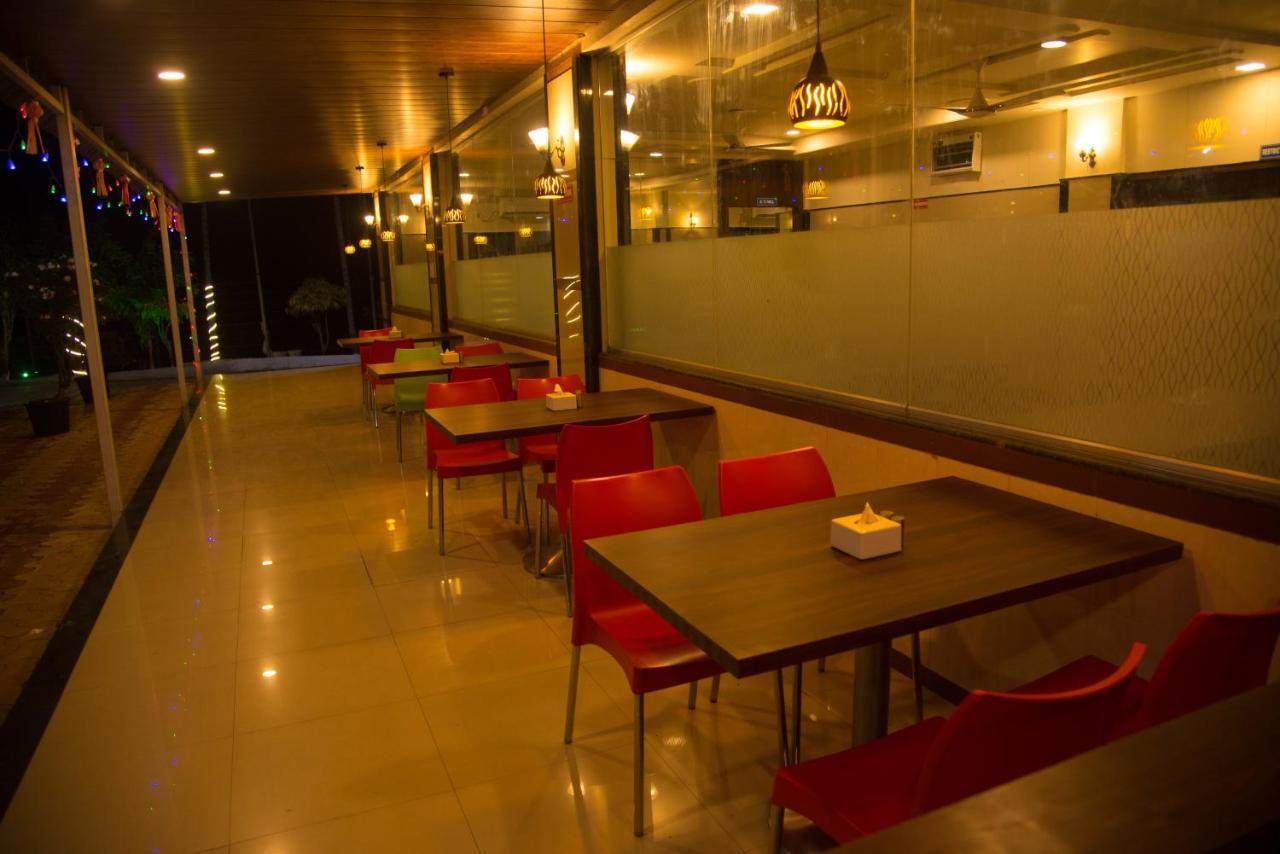 Hotel Rajratna Executive Supe Exteriér fotografie