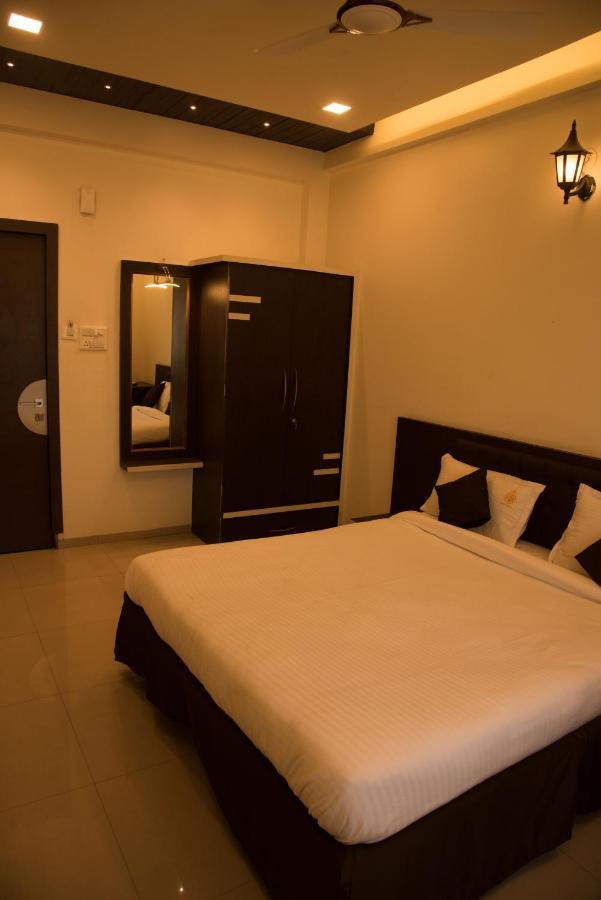 Hotel Rajratna Executive Supe Exteriér fotografie