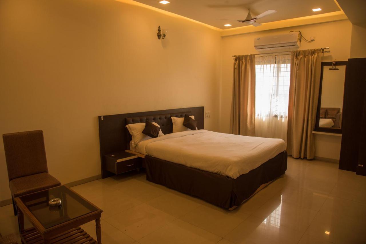 Hotel Rajratna Executive Supe Exteriér fotografie